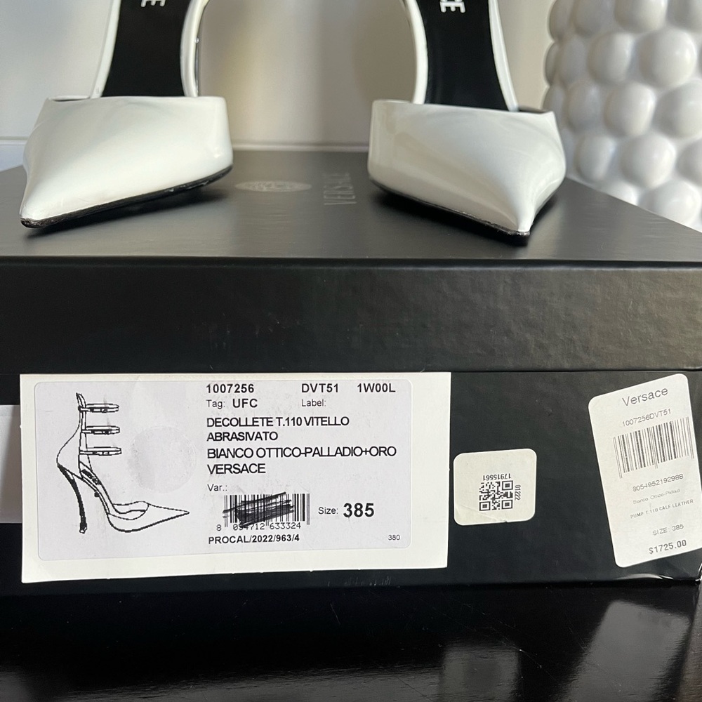 Versace Pin Point Glossed Pumps Sz 38.5 - Picture 8 of 8